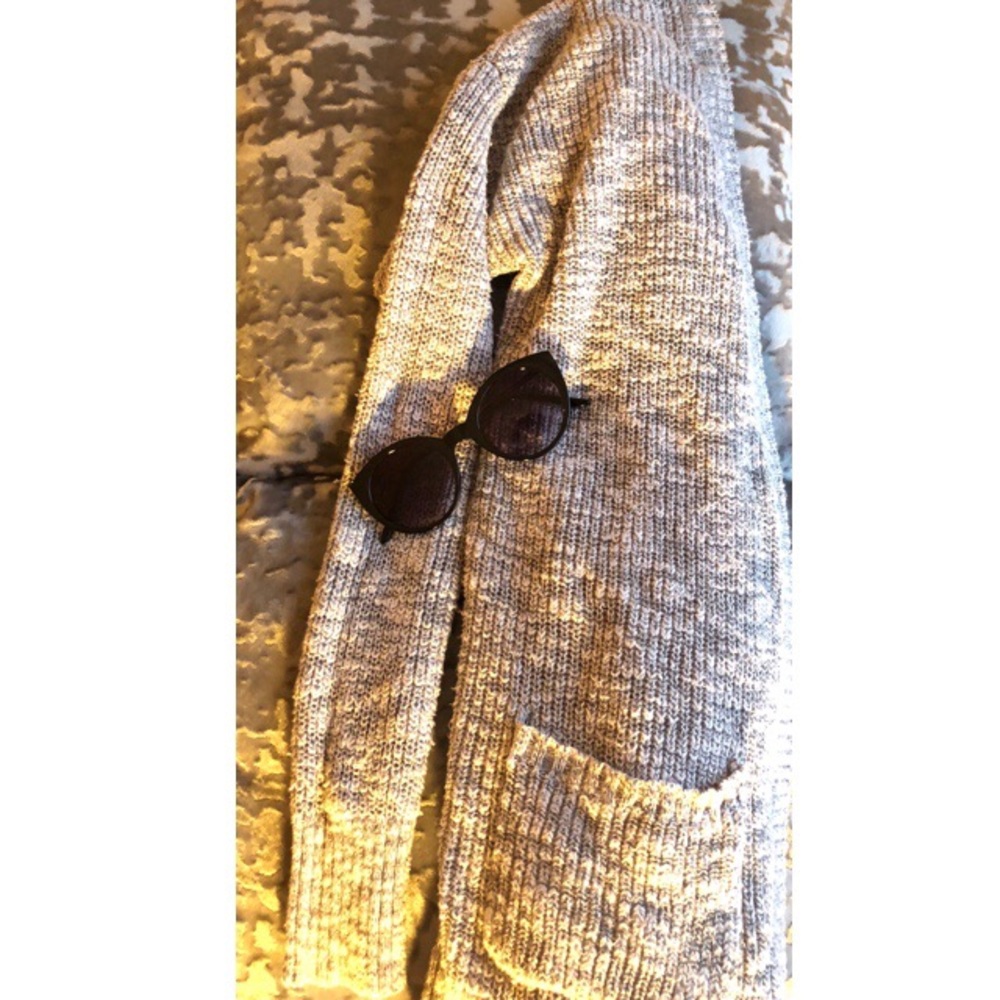 Long sleeve grey knit sweater